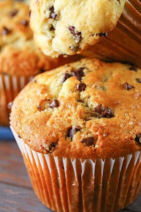 Choc Chip Muffins Recipe, Muffins With Sour Cream, Banana Choc Chip Muffins, Cruffin Recipe, Coconut Bread Recipe, Choc Chip Muffins, Buttermilk Muffins, Breakfast Chocolate, Chocolate Chip Muffin Recipe