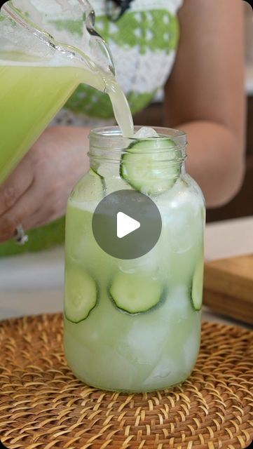 Claudia on Instagram: "It’s starting to get hot in here so that means it’s time for a super easy and refreshing CUCUMBER AND LIME AGUA FRESCA aka Agua Fresca de PEPINO CON LIMÓN, it’s so refreshing and will for sure keep you hydrated all summer long!   ‼️serve over ice and fresh mint leaves   Ingredients: 1 cup water 1 cup sugar 4 cucumbers 1/3 cup freshly squeezed lime juice  Ice 1 serving of love 💕   #aguafresca #pepinoconlimon #cucumberandlime #pepinoconlimonaguafresca #mexicandrinks #refreshing #cucumberaguafresca #limonadaconpepino #antojitos #detoxwater #refreshing #mexicanrecipes" Cucumber Agua Fresca, Pepino Agua Fresca Recipe, Mexican Cucumber Water Recipe, Cucumber Lime Agua Fresca, Cucumber Aqua Fresca, Cucumber Mint Agua Fresca, Cucumber Lemon Agua Fresca, Cucumber Water Recipe, Lime Juice Recipes