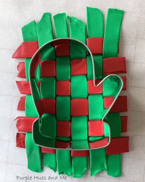 I love making handcrafted ornaments for the holidays! And you're going to love this handmade woven clay check mitten ornament tutorial I'm sharing with you! I got the idea by combining the woven pie crust technique using strips of colorful clay and a cookie cutter to make this awesome looking ornament! And the best part, you can use colorful clay to make just about any design including the trendy buffalo check pattern! Let's begin by laying a sheet of parchment paper on your wor… Woven Clay, Mitten Cookies, Natural Holiday Decor, Owl Lamp, Mitten Ornaments, Ornament Diy, Handcrafted Ornaments, Polymer Clay Ornaments, Ornament Tutorial