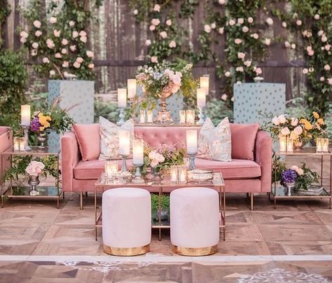 Vine Backdrop, Greenhouse Structure, Vintage Garden Party, Salas Lounge, Vintage Garden Parties, Wedding Lounge, Spring Wedding Decorations, Luxury Wedding Decor, Wedding Wonderland