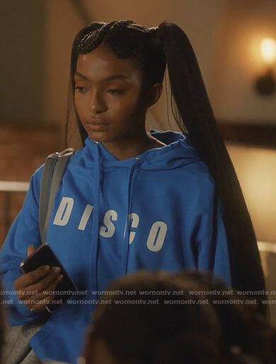 Zoey’s blue Disco hoodie on Grown-ish. Outfit Details: https://wornontv.net/211111/ #Grown-ish Zoey Johnson Grownish, Grownish Zoey Hairstyles, Grownish Zoey Outfits, Grown Ish Hairstyles, Grownish Hairstyles, Zoey Johnson Hairstyles, Grownish Outfits, Yara Shahidi Aesthetic, Yara Shahidi Style