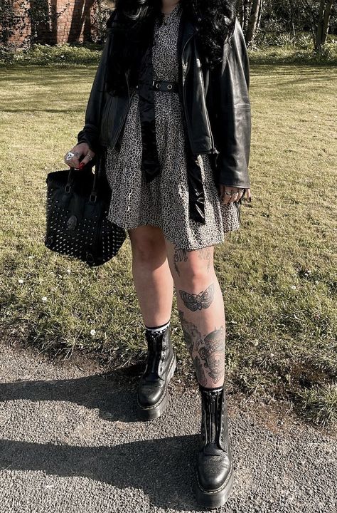 Dress With Docs Dr Martens, Zip Up Dr Martens Outfit, Doc Marten Plus Size Outfit, Dark Plus Size Outfits, How To Style Doc Martens Plus Size, Casual Grunge Outfits Plus Size, Dr Martens Plus Size, Doc Marten Dress Outfit, Dress Doc Martens Outfits