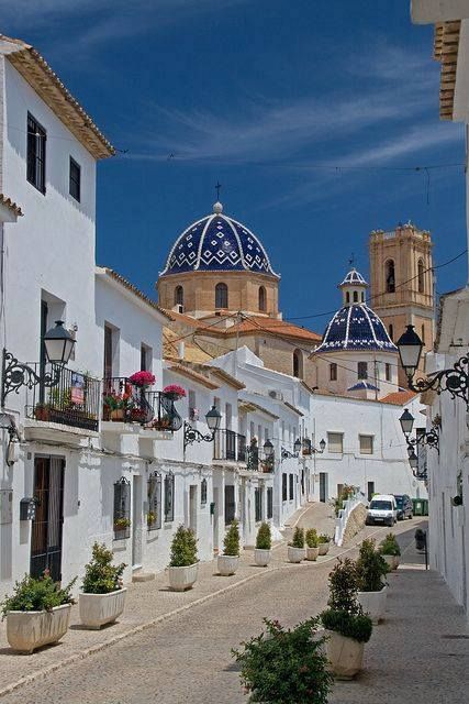 Altea, Costa Blanca, Spain - We love real estate - www.casascostablanca.nl Costa Blanca Spain, Spain Life, Europe 2024, Catholic Churches, Capital Cities, Spain Photography, White Building, Alicante Spain, Southern Europe