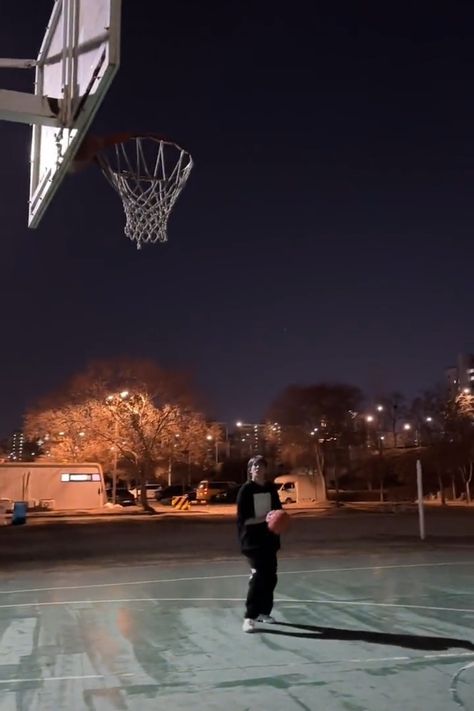 heeseung boyfriend material Heeseung Playing Basketball, Heeseung Basketball, Boyfriend Photos, Playing Basketball, Kpop Guys, Kpop Wallpaper, Dumb And Dumber, Basketball, Quick Saves