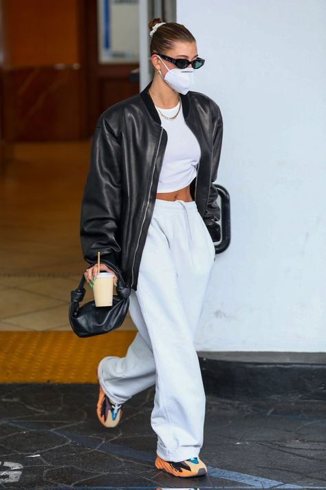 Hailey Baldwin Street Style, Hailey Baldwin Style, Leather Jacket Outfits, Looks Street Style, Hailey Baldwin, Hailey Bieber, Black Leather Jacket, Looks Style, Looks Vintage