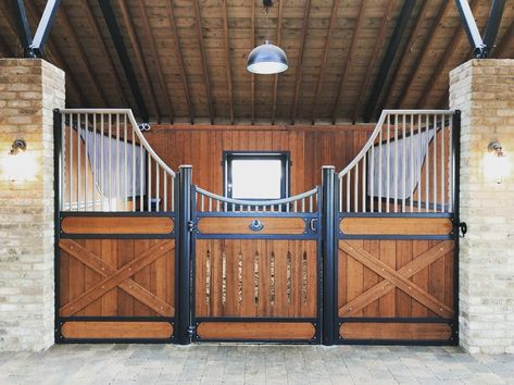 Stainless steel stables | Röwer & Rüb Luxury Horse Stables, Dream Barn Stables, Horse Shed, Equestrian Stables, Barn With Living Quarters, Stable Style, Horse Barn Ideas Stables, Barn Stalls, Horse Barn Designs