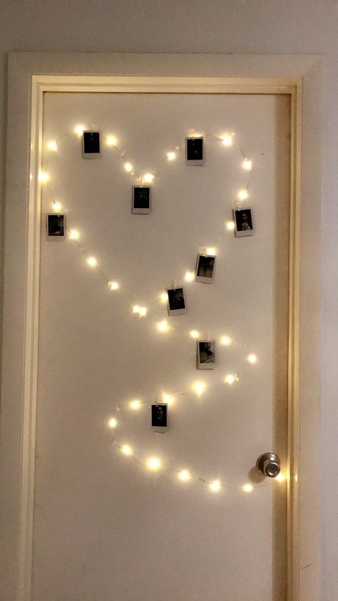 Aesthetic Light Pictures, Poloroid Pictures Ideas Fairy Lights, Polaroid Ideas Room Wall Decor, Couples Room Decor, Small Studio Apartment Decorating, Wall String Lights, Polaroid Picture, Polaroid Wall, Picture Hanger