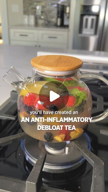 Amanda (Meixner) Rocchio on Instagram: "Debloat Anti-inflammatory Ginger Tea This winter tea isn’t just warm and delicious, it also has ingredients that will benefit your gut health! What you need: *makes 4 servings* 1/4 cup blueberries 1/4 cup raspberries 1/4 cup blackberries 1 tbsp fresh ginger 3 lemon slices Fresh mint leaves Ginger tea 32oz water Additional sweetener if needed 1 - Combine ingredients. 2 - Bring to a boil then turn heat off. 3 - Let tea steep for at least 10 min. 4 - Remove tea bag and enjoy right away or save for a later. #healthyeating #guthealth #healthyrecipes #healthyrecipe #tea #mealprep #healthydrinks" Amanda Meixner, Colon Flush, Clean Eating Salads, Medicinal Tea, Winter Tea, Lemon Slices, Healthy Teas, Home Health Remedies, Ginger Tea