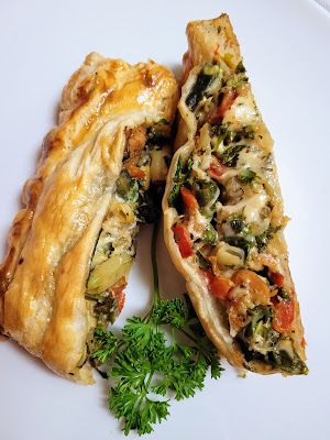 Vegetable Strudel, Veggie Pies, Strudel Recipes, Running Mom, Food Recipes Easy, Meatless Main Dishes, Vegetarian Entrees, Tasty Vegetarian Recipes, Veg Recipes