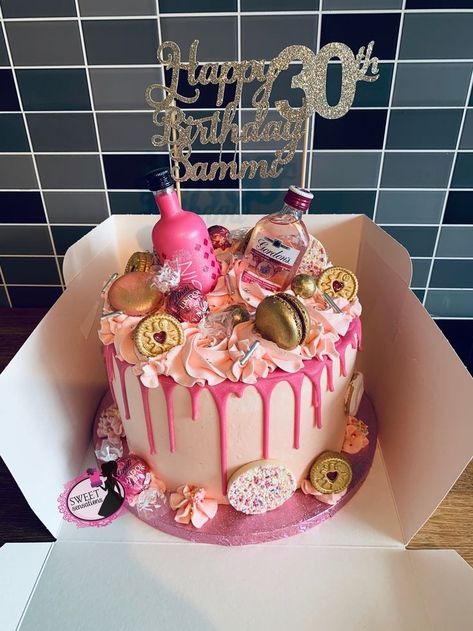 18th Birthday Cake Alcohol, Ideas For 30th Birthday, 27th Birthday Cake, Alcohol Birthday Cake, Cakes Pretty, Birthday Drip Cake, Tårta Design, Alcohol Cake, 30th Birthday Cake