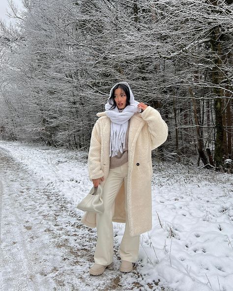 Vanilla Girl Winter, Girl Winter Outfits, Creative Outfit Ideas, Scandinavian Outfit, Vanilla Girl Aesthetic, Girls Winter Outfits, Winter Outfits Aesthetic, Longline Jacket, White Maxi Skirts