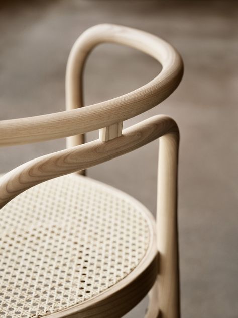 FRITZ HANSEN – Revolver How To Bend Wood, Modern Folk Art, Danish Chair, Canapé Design, Bent Wood, Fritz Hansen, Childrens Furniture, Portable Light, Woodworking Techniques