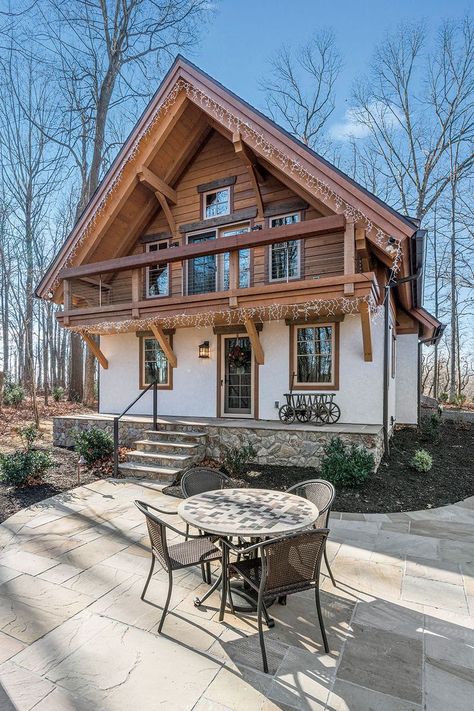 As if plucked from a postcard, this petite chalet’s design drew heavily from its owners’ time stationed in Germany and Austria. Photography courtesy of Timberpeg. German House Plans, Chalet Floor Plans, Cedar Shiplap, Timber Home, Alpine House, Post And Beam Home, German Houses, Alpine Chalet, Structural Insulated Panels