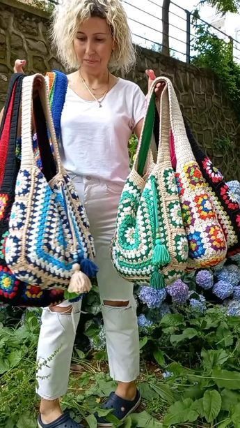 Projek Mengait, Sac Granny Square, Crochet Clutch Bags, Crochet Boho Bag, Poncho Crochet, Crochet Shoulder Bags, Crochet Bag Pattern Free, Crochet Market Bag, Crochet Clutch