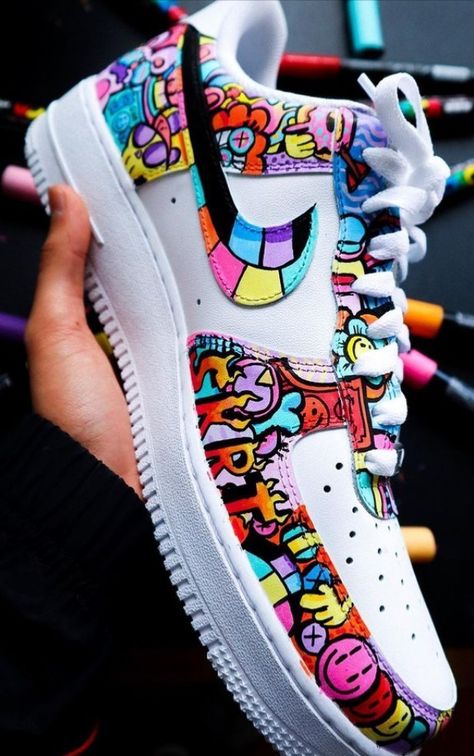 Customized Air Force 1, Cool Nike Shoes, Doodle Shoes, Gawx Art, Graffiti Clothing, Custom Sneakers Diy, Painted Clothes Diy, Canvas Bag Design, Custom Painted Shoes