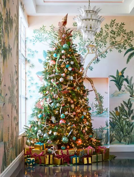 British Colonial Christmas Decor, Palm Beach Christmas, Tropical Christmas Decorations, British West Indies Style, Colony Hotel, Mint Room, Beach Christmas Trees, De Gournay Wallpaper, Breakers Palm Beach