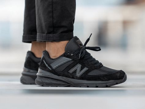 All Black New Balance, Black Air Force 1, Western Outfits Men, Black Shoes Men, Black Leather Sneakers, Sneakers For Men, New Balance Sneakers, Triple Black, Black Men Fashion