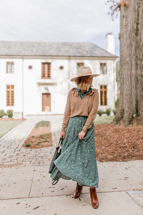 Channeling My Inner Beth Dutton from Yellowstone - Yellowstone Fashion, Beth Dutton Style, Farmer Fashion, Montana Yellowstone, Yellowstone Outfits, Chunky Sweater Cardigan, Thanksgiving Outfit Ideas, What To Wear Fall, Cute Thanksgiving Outfits