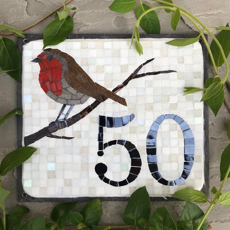 Mosaic House Numbers, Mosaic Numbers, Easy Mosaic, Recycled House, Mosaic Pots, Mosaic Table Top, A Robin, Mosaic Birds, Mosaic Art Projects