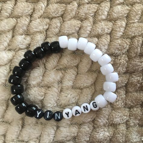 Things To Put On Bracelets Words Funny, Funny Kandi Bracelets, Words To Put On Bracelets, Mah Core, Converse Ideas, Kandi Singles, Kandi Beads, Kandi Inspo, Diy Kandi Bracelets