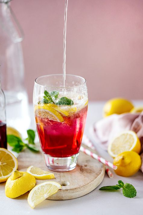 Frizzy red lemonade soda food photography | free image by rawpixel.com / Monika Red Lemonade, Red Drinks, Red Photography, Lemon Drink, Lemon Lemonade, Drink Photography, Free Image, Lemonade, Serving Tray