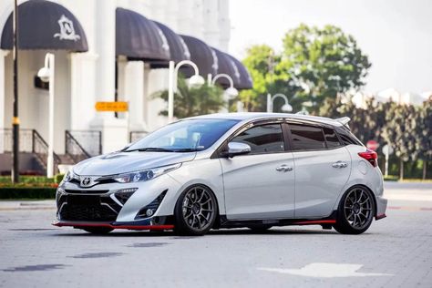 The car owner decided to buy a small car when choosing a car because he did not have enough driving experience. Because the Toyota Yaris is extremely Toyota Yaris Modified, Car Owner, Project Cars, Japanese Domestic Market, High Performance Cars, Japanese Market, Toyota Yaris, Toyota Cars, Property Development