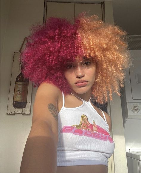 Afro Colors, Paprika Hair Color, Split Dye Hair Ideas, Half Dyed Hair, Short Dyed Hair, Split Dye, Hair Doo, Split Dyed Hair, Quick Natural Hair Styles