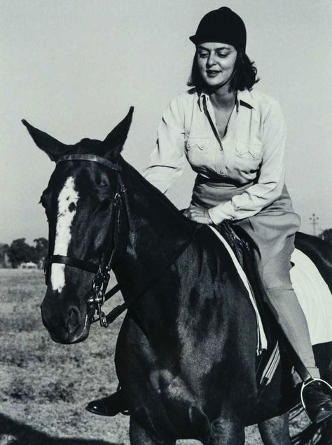 #POLO #horses #maharani #jaipur #queen #GayatriDevi On the birth anniversary of Maharani Gayatri Devi, know about the most beautiful women in the world. Maharani Gayatri Devi, Gayatri Devi, Royal Indian, Vintage India, Visiting England, Indian Heritage, Indian History, Indian Aesthetic, Happy Women