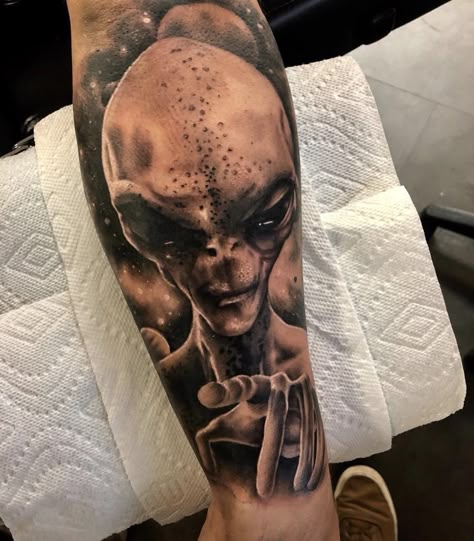 Alien tattoo! Done by me(@jimmyinks on insta.) Wayne NJ. Alien Egyptian Tattoo, Realistic Alien Tattoo, Alien Skull Tattoo, Trippy Alien Tattoo Ideas, Alien Face Tattoo, Alien Tattoo Sleeve, Ufo Tattoo Design, Martian Tattoo, Alien Tattoo Design