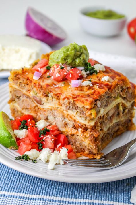 Carnitas Casserole - Mexican Pulled Pork Casserole Carnitas Casserole Recipes, Carnitas Casserole, Casserole With Pork, Corn Tortilla Casserole, Carnitas Enchiladas, Leftover Carnitas, Pulled Pork Casserole, Casserole Mexican, Cheesy Casserole Recipes