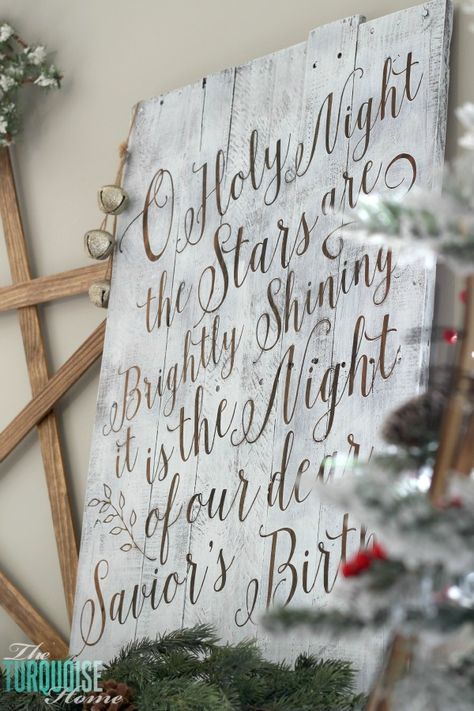 LOVE this! O Holy Night is my favorite Christmas song. | Personalize your Christmas decor with a DIY lettered pallet sign! Full tutorial at TheTurquoiseHome.com Favorite Christmas Songs, Oh Holy Night, Deco Nature, Diy Letters, O Holy Night, Pallet Signs, Christmas Lettering, Holy Night, Christmas Wood