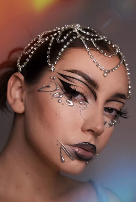 Black Avant Garde Makeup, Stage Makeup Dancer, Fashion Makeup Looks, Goddess Makeup Look, Cyberpunk Makeup, Futuristic Makeup, Goddess Makeup, Avant Garde Makeup, Stage Makeup