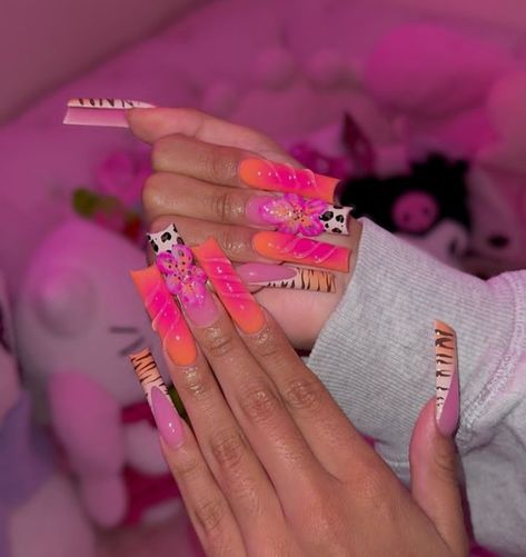 Nail Poses, Groovy Nails, Beginner Nail Designs, Long Acrylic Nail Designs, Colored Acrylic Nails, Girly Acrylic Nails, French Tip Acrylic Nails, Dope Nail Designs, Long Acrylic Nails Coffin