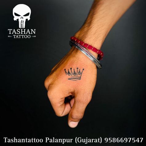 Partner Tattoo, Simple Unique Tattoos, King Crown Tattoo, Simple Leg Tattoos, Crown Tattoos, Minimalist Tattoo Ideas, Male Crown, Dhoni Photos, Crown Tattoo Design