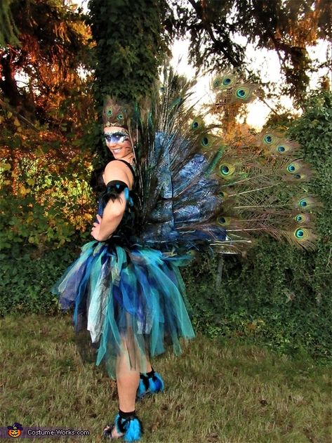 Girls Peacock Costume, Peacock Costume Diy, Peacock Halloween Costume, Peacock Halloween, Diy Peacock, Peacock Tutu, Peacock Wings, Peacock Costume, Halloween Costumes 2016