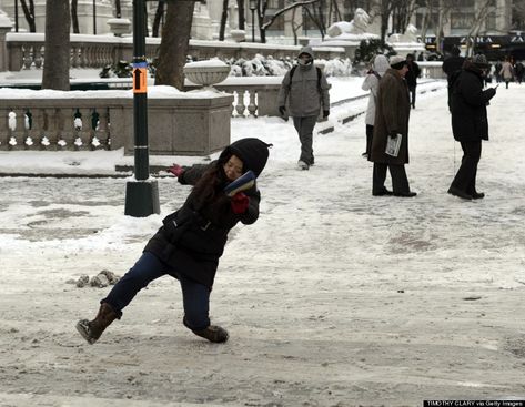 These Photos Of New Yorkers Slipping And Falling On Fifth Avenue Will Make You Want To Stay Inside | HuffPost Life Is Funny, Funny People Falling, Fall Humor, Slip And Fall, Fall Pictures, Kids Sleep, Having A Bad Day, Life Humor, Funny Cat Videos