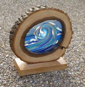 Stained Glass On Wood, Wood And Stained Glass Ideas, Circle Stained Glass Patterns, Stained Glass And Wood, Broken Glass Crafts, Resin And Wood Diy, Stained Glass Table Lamps, Stained Glass Studio, Glass Art Design