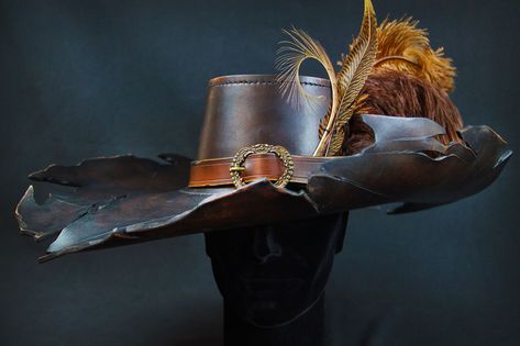 Fantasy Hat Design, Fantasy Hat, Bloodborne Art, I Wait For You, Steampunk Hat, Cosplay Armor, I Wait, Leather Artisan, Beautiful Costumes