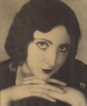 Anais Nin: writer, dreamer, creative force, liberated lady. Henry Miller, Women Writers, Story Writer, Uma Thurman, Anais Nin, Profile Photo, Poets, Short Stories, Book Worth Reading