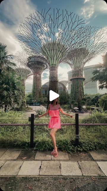 Andy Yong on Instagram: "Best photo spot at gardens by the Bay for a view of the super trees and Marina Bay Sands! 

Go around 5-6pm for the best lighting for your travel pics!

In frame: @yanochka22 
.
#photography #travel #singapore #travelphotography #gardensbythebay" Garden Bay Singapore, Singapore Outfit, Travel Overseas, Travel Singapore, Asia Trip, Singapore Photos, Overseas Travel, Singapore Travel, Gardens By The Bay