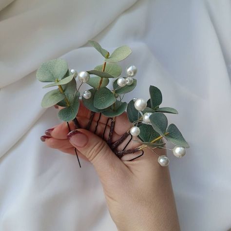 Eucalyptus pearl hair pins Greenery bridal hair piece rustic wedding hair pins. Check more at https://beautyfashionideas.com/bridal/eucalyptus-pearl-hair-pins-greenery-bridal-hair-piece-rustic-wedding-hair-pins/ Eucalyptus Wedding Hair Piece, Eucalyptus Hair Piece, Green Wedding Hair, Rustic Wedding Hair, Headband Ideas, Pearl Hair Piece, Bridesmaid Hair Pieces, Rustic Wedding Hairstyles, Bridal Hair Piece