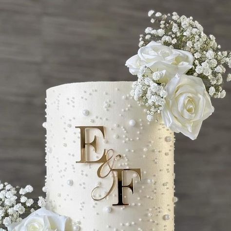 Wedding Cake Pearls And Flowers, White Cake With Pearls, Nikkah Cake, 60 Wedding Anniversary Cake, Elegant Wedding Cake Toppers, Anniversary Cake Designs, Wedding Cake Pearls, Mini Bolo, 60 Wedding Anniversary