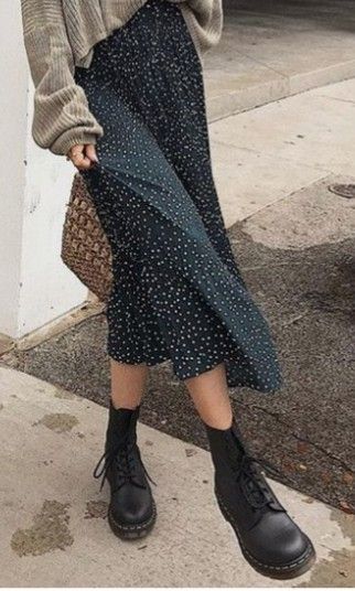 Midi Skirt Outfit Doc Martens, Long Skirt Outfits For Autumn, Maxi Skirt With Doc Martens, Long Dress With Doc Martens, Doc Martens Outfit Dress, Doc Marten Boots Outfit, Black Doc Martens Outfit, Doc Martens, Modest Outfits