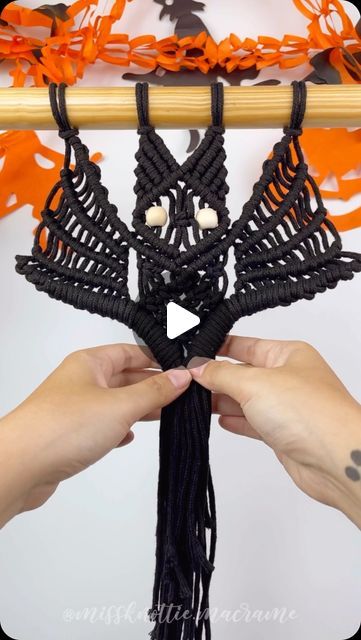 Macrame Tools, Scary Bat, Sign Language Words, Knots Guide, Bat Pattern, Christmas Wreaths To Make, Modern Macrame, Macrame Decor, Halloween Projects