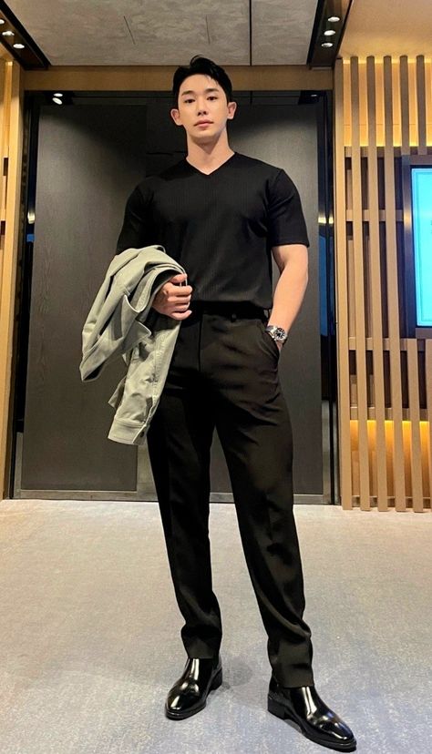 Aesthetics For Men, All Black Outfits, Black Outfit Men, Asian Men Fashion, Trendy Boy Outfits, Entrepreneur Fashion, Straight Fit Denim, Outfits Hombre, Men Stylish Dress