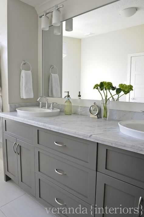 gray bathroom vanity Pretty Mirrors, Bathroom Cabinet Colors, Grey Bathroom Cabinets, Mirrors Design, Bathroom Sink Ideas, Grey Bathroom Vanity, Winter Retreat, Double Sinks, Bad Inspiration