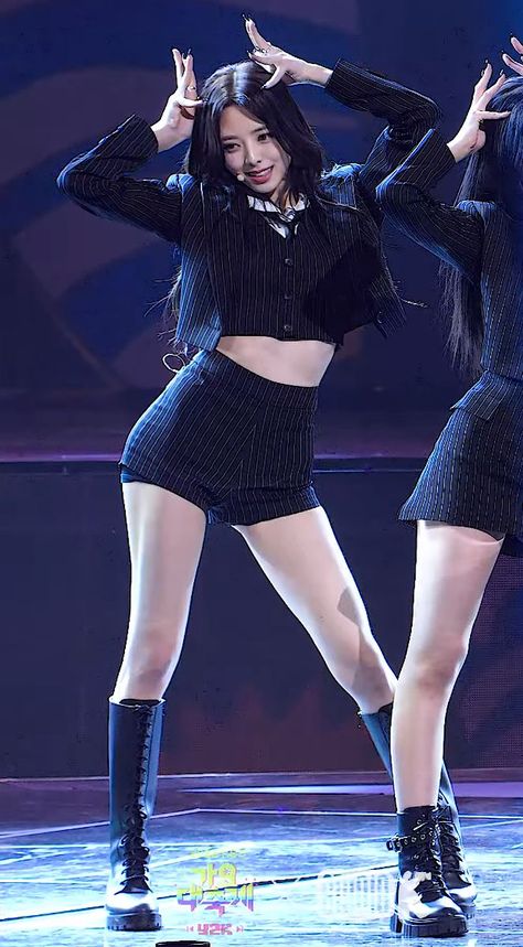 Aesthetic Kpop Outfits, Itzy Body, Kpop Fashion Outfits Stage, Kpop Outfits Stage, Goal Aesthetic, Yuna Itzy, Aesthetic Kpop, Live Fashion, Kpop Fashion Outfits