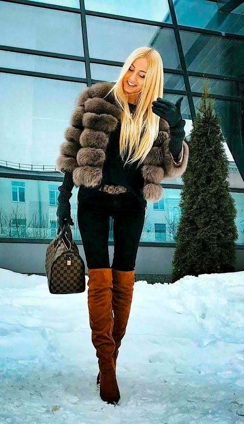 Vanja Komatina, Snow Day Outfit, Otk Boots, Fur Coats Women, Fur Fashion, Winter Fashion Outfits, Fall Winter Outfits, Brown Boots, The Snow