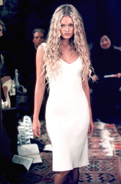 Christian Dior 1996-2002: Galliano's Early Days | Page 16 | the Fashion Spot 90s Runway Fashion Dior, Dior White Dress, Actual Y2k, Dior 90s, Runway Moments, Galliano Dior, 90s Runway, 90s Runway Fashion, Dior Dress