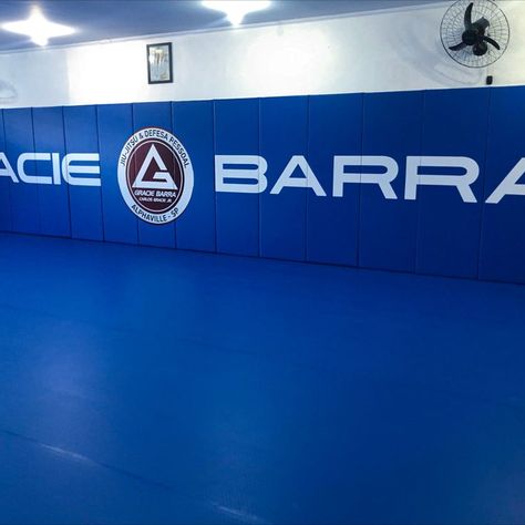 Esse Revestimento Taurun® ficou bem sensacional na @gbalphaville - uma das melhores escolas de Jiu Jitsu ali da região.

O padrão em azul da Gracie Barra + proteções de parede com o logotipo deles sempre impressionam a cada instalação que fazemos 🙏

O resultado final desse projeto vocês podem ver através das fotos ⬆️

GRACIE BARRA ALPHAVILLE

Calçada das Violetas, 208 - 2° andar - Alphaville Comercial - Barueri - SP Gracie Barra, Karate, Allianz Logo, ? Logo, Logos